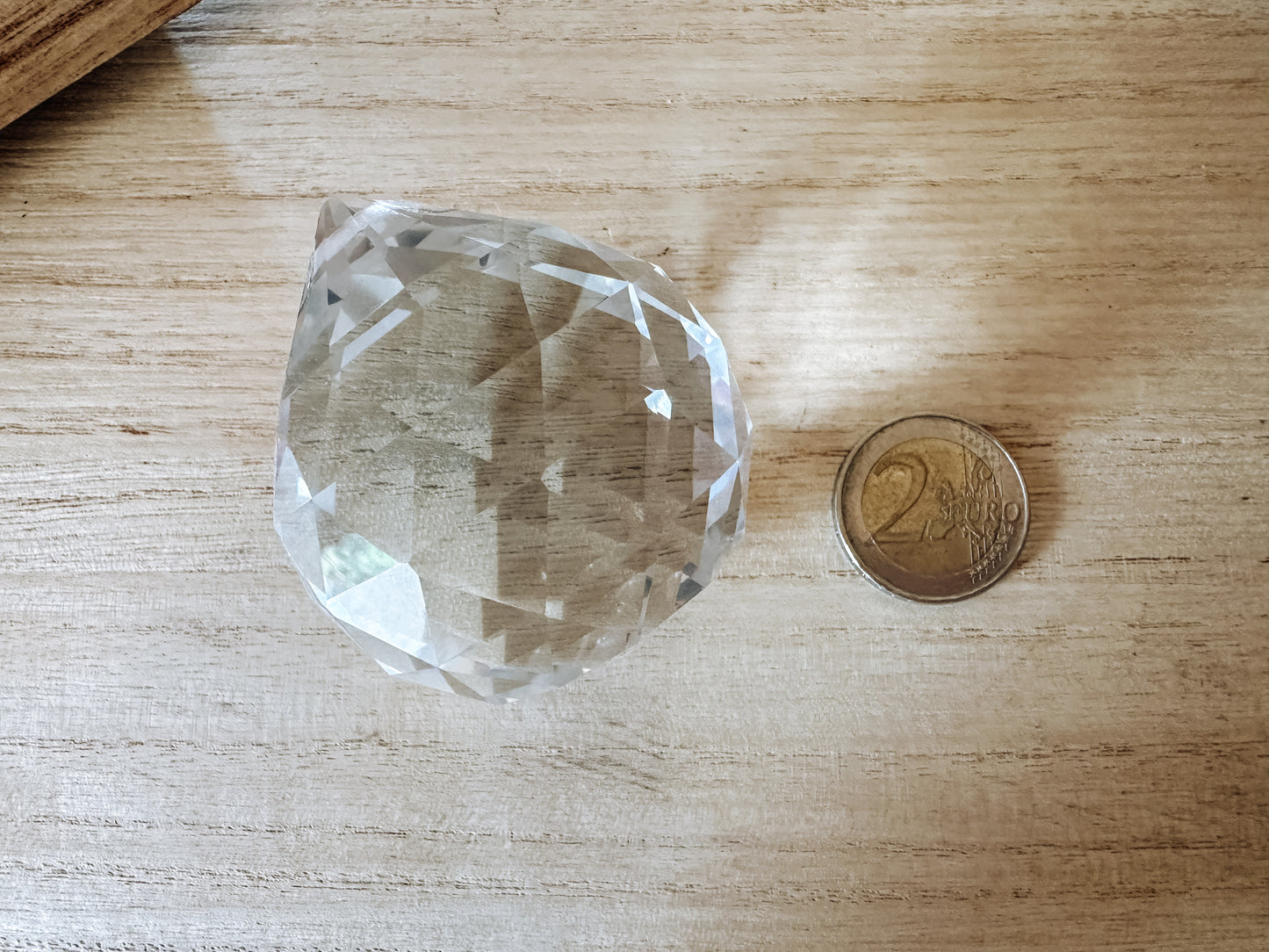 Cristal Multifacettes en Verre – 5 cm : Dynamiser le Centre de Votre Maison