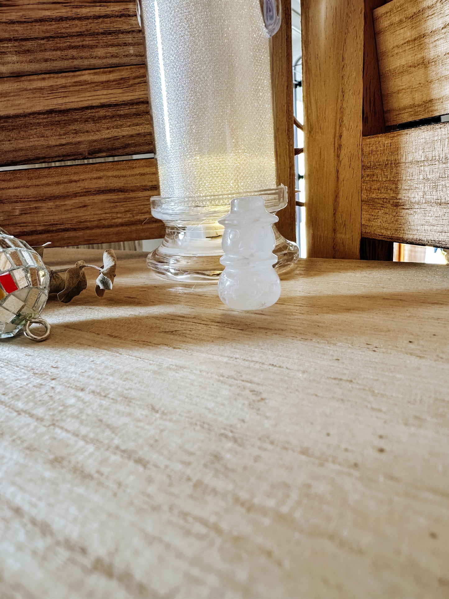 Bonhomme de Neige en Quartz Clair – Pureté et Lumière Cristalline ❄️✨