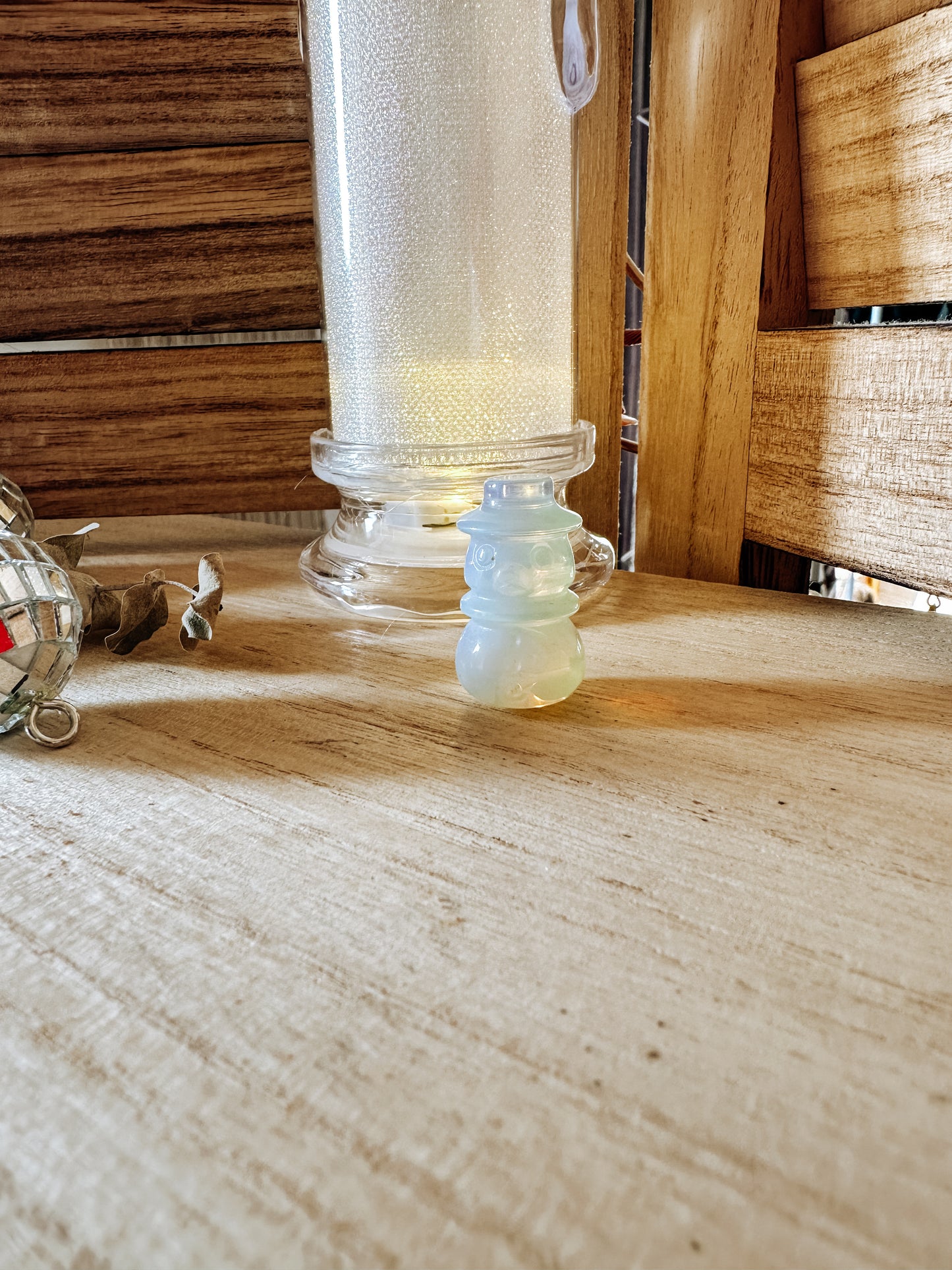 Bonhomme de Neige en Opalite – Douceur et Magie d’Hiver ❄️