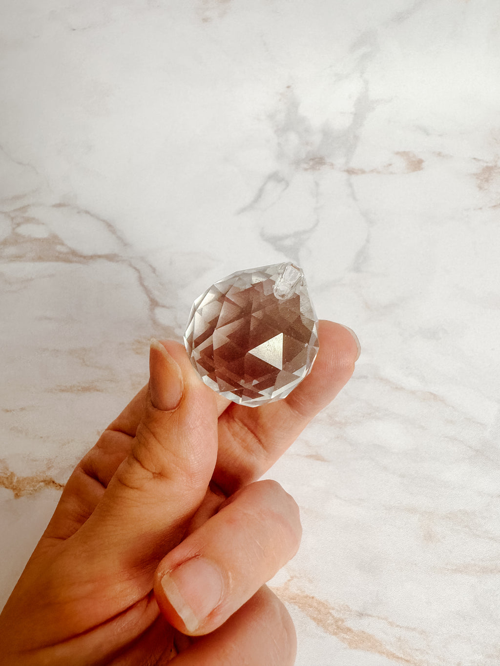 Cristal Multifacettes en Verre – 3 cm : Équilibrer et Harmoniser les Pièces d'Eau
