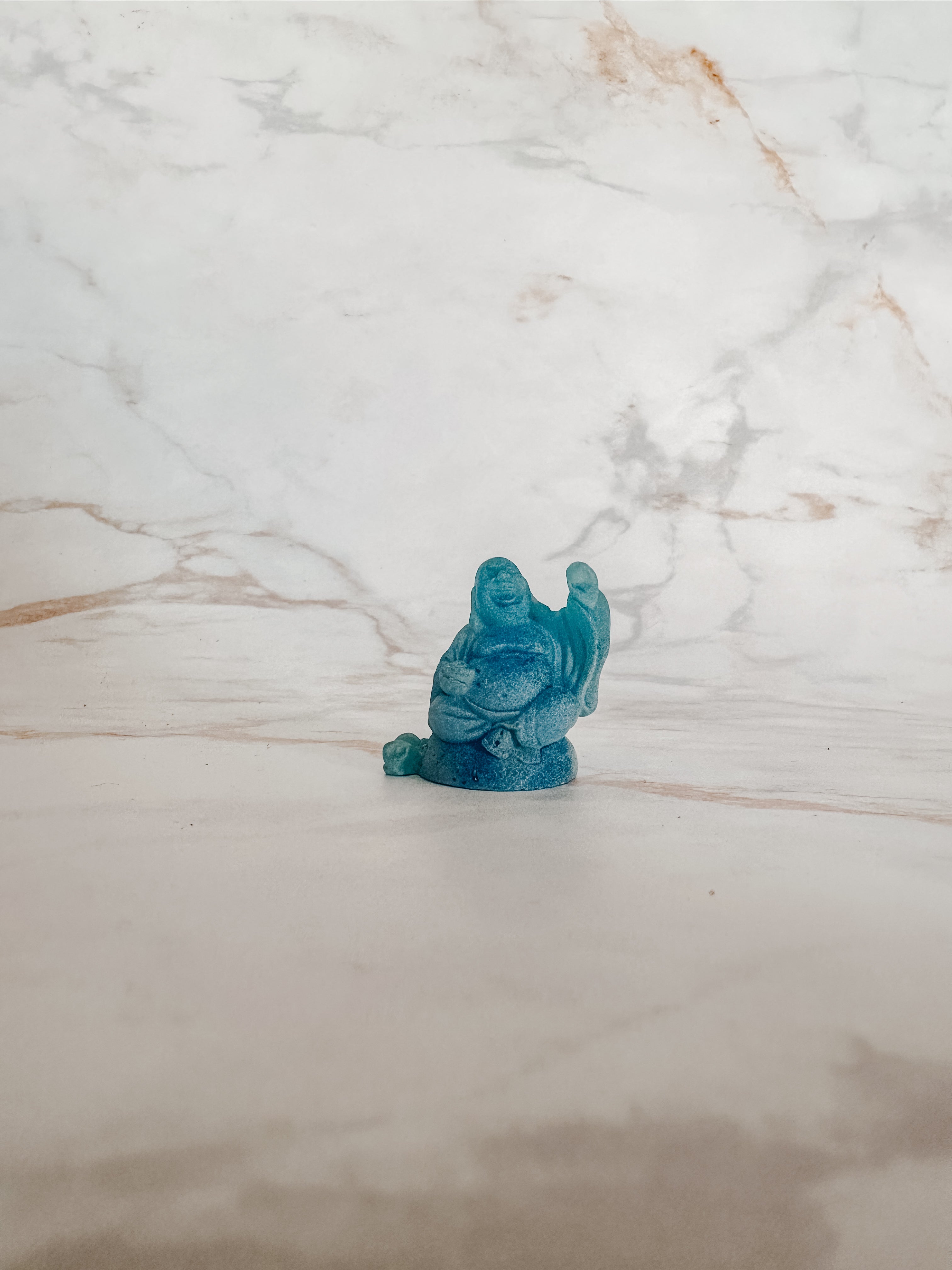 Petit Bouddha Bleu Rieur avec Mains Levées | Joie et Lâcher-prise