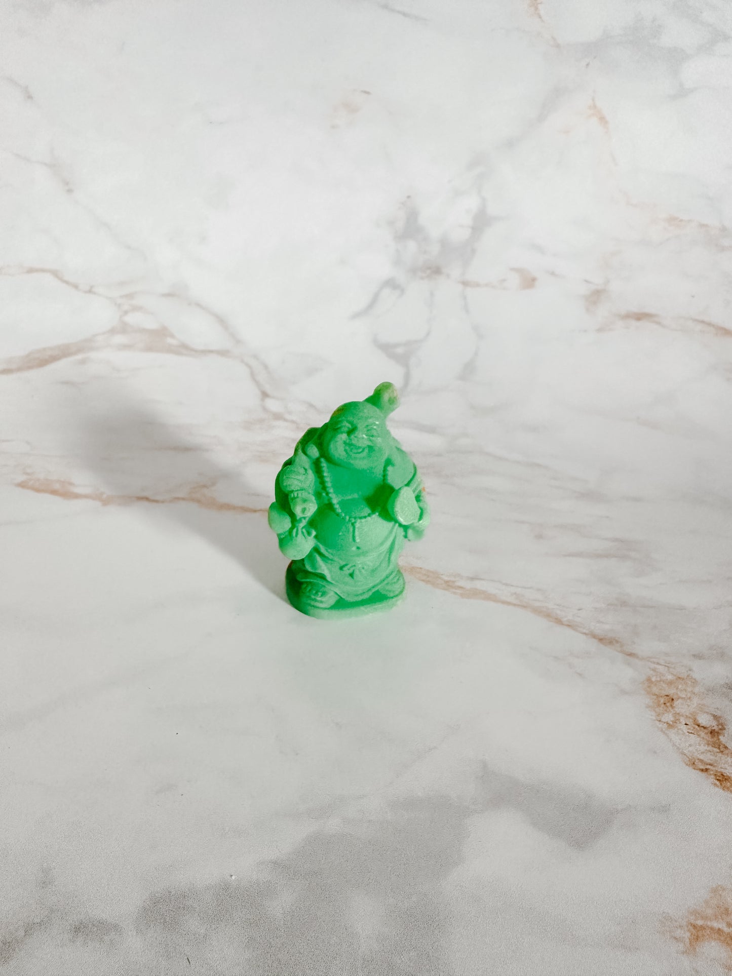 Petit Bouddha Vert avec Éventail et Perles | Chance et Longévité
