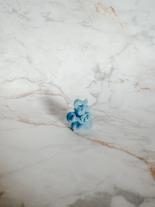 Petit Éléphant Bleu avec Trompe Levée | Chance et Prospérité