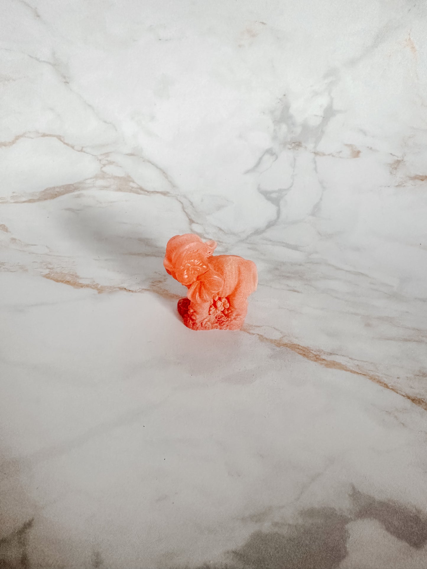 Petit Éléphant Rose avec Fleurs | Harmonie et Fertilité