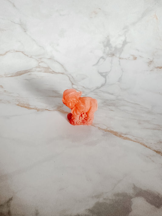 Petit Éléphant Rose avec Fleurs | Harmonie et Fertilité