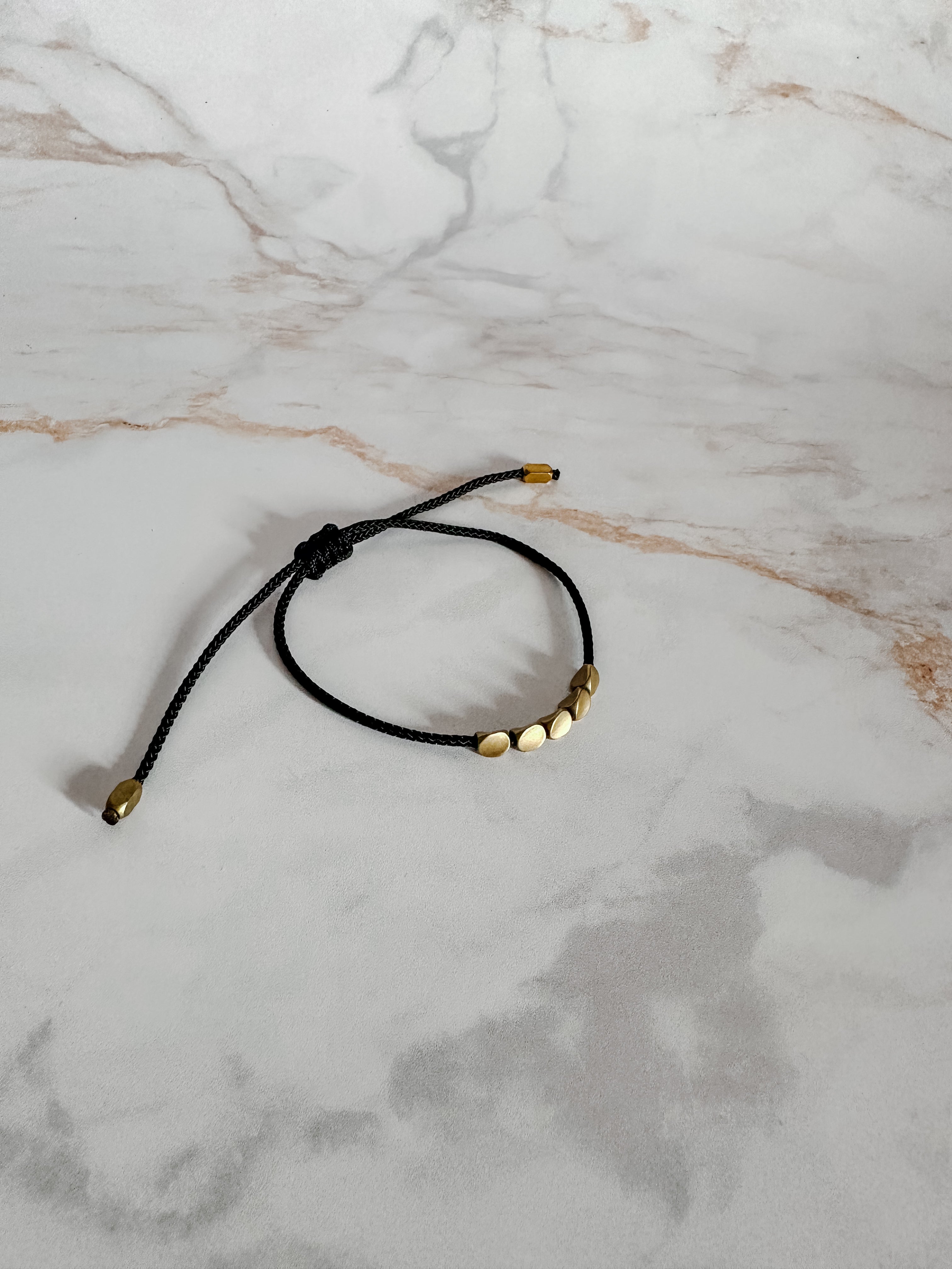 Bracelet Tibétain en Cuivre et Noir | Énergie et Élégance