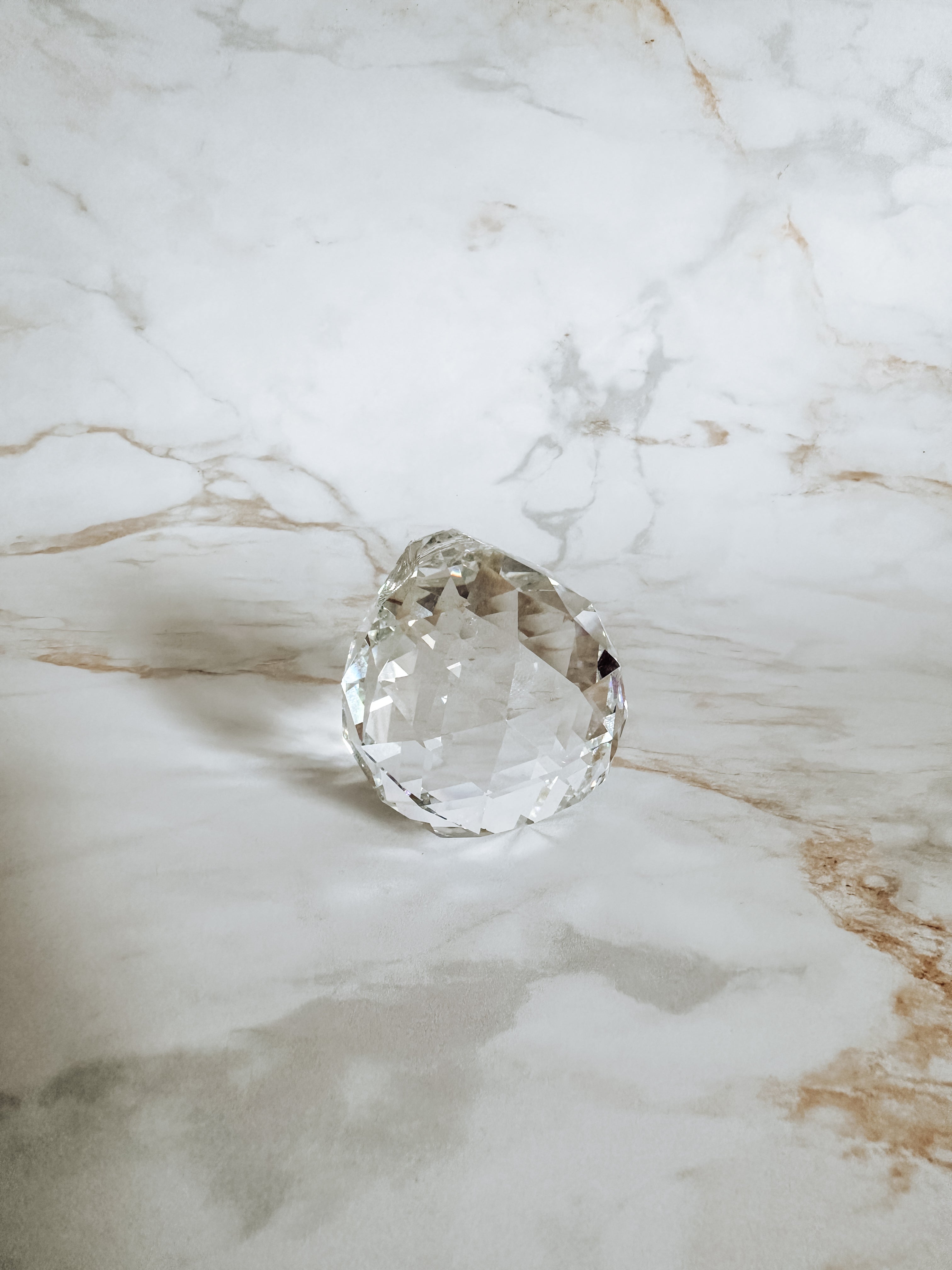 Boule de Cristal Multifacettes 50 mm | Harmonisation Énergétique et Décoration Feng Shui