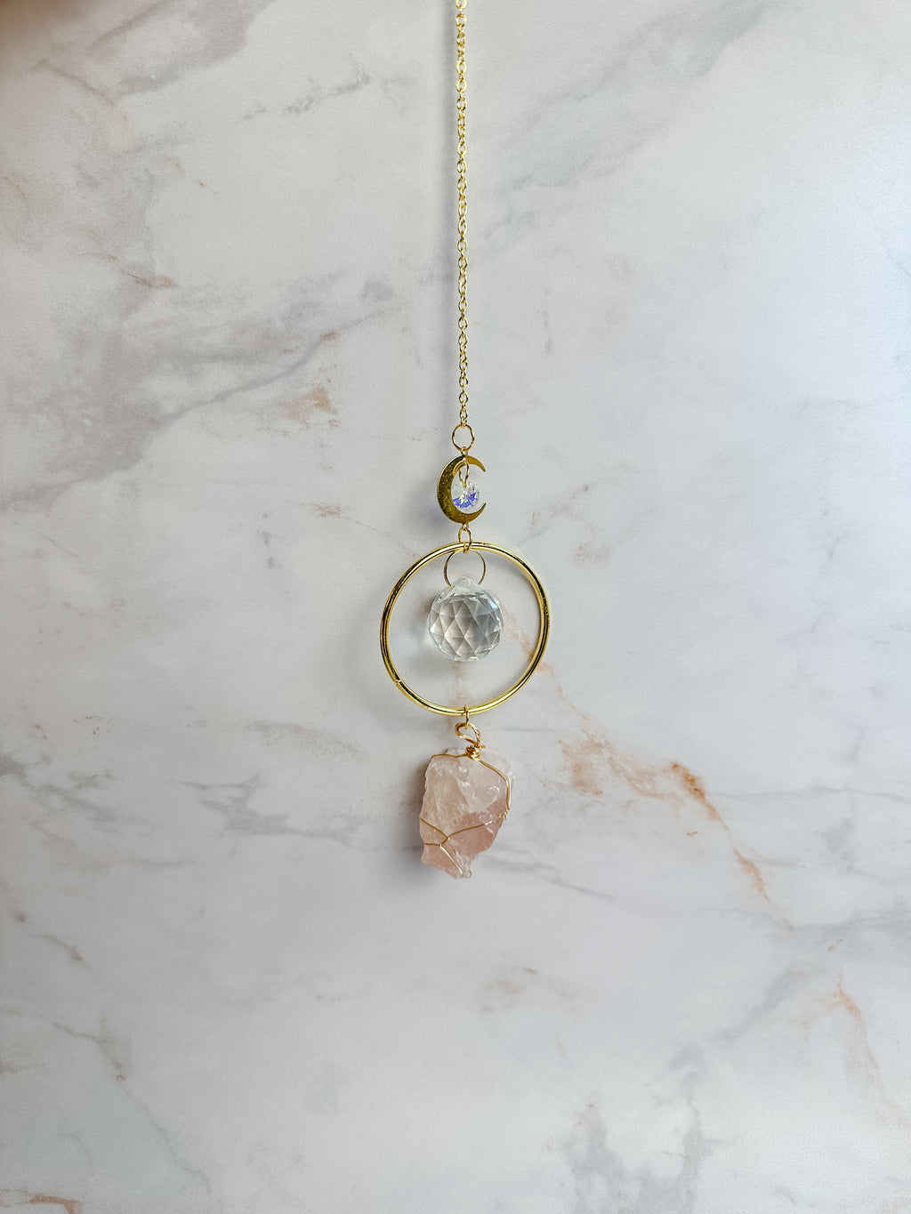 Attrape-soleil Lune & Quartz Rose Brut – Cristal Feng Shui