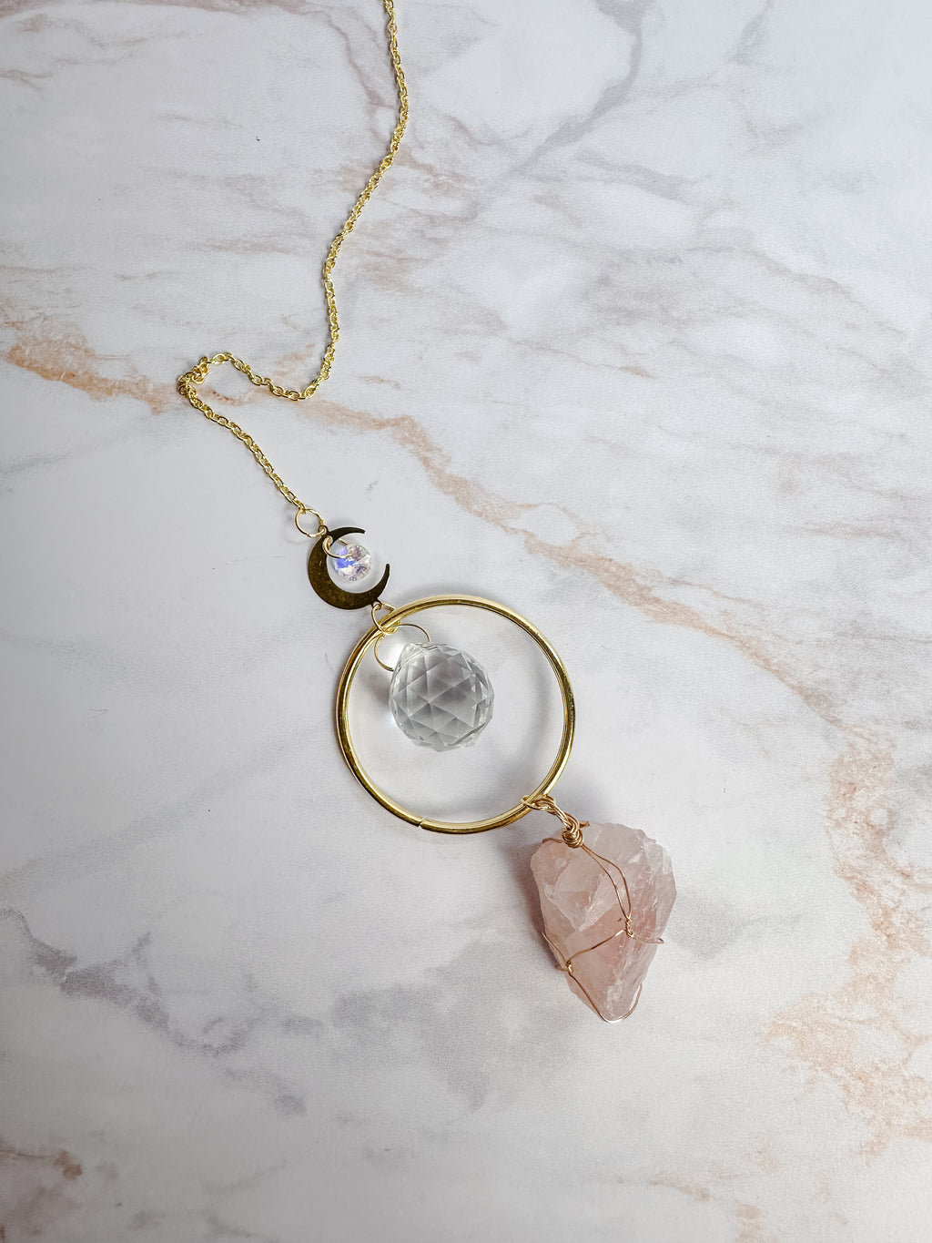 Attrape-soleil Lune & Quartz Rose Brut – Cristal Feng Shui