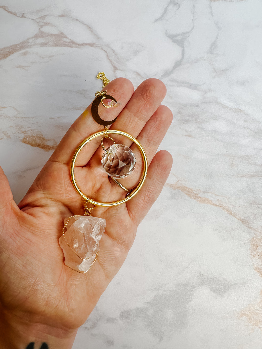 Attrape-soleil Lune & Quartz Rose Brut – Cristal Feng Shui