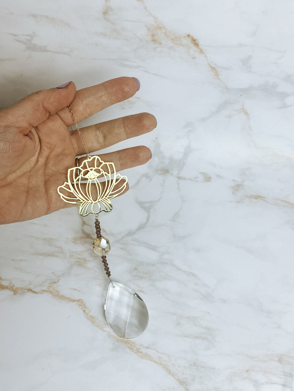 Attrape-Soleil Lotus Doré – Lumière & Sérénité