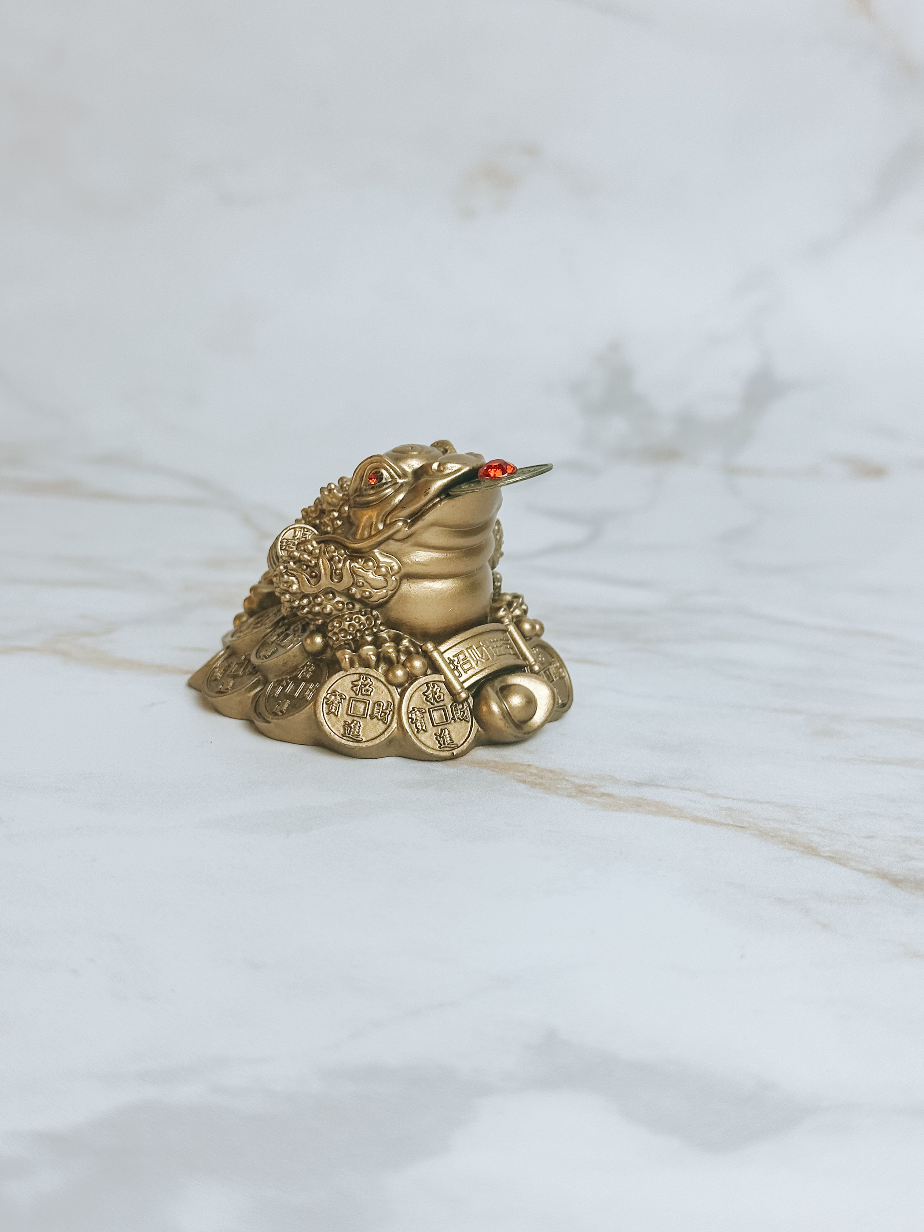 Grenouille Feng Shui Dorée – Symbole d’Abondance & Prospérité