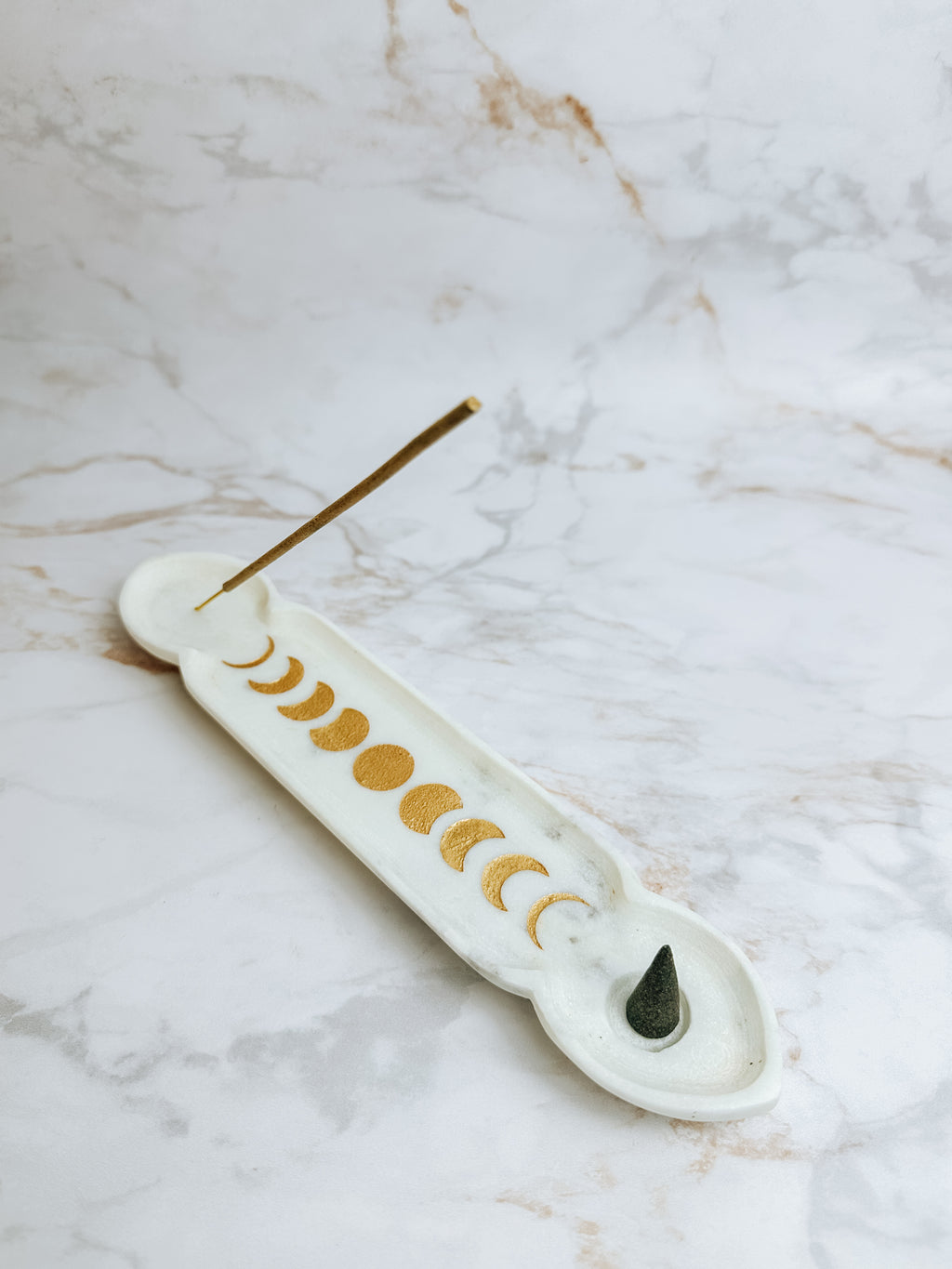 Brûle-Encens Phases de Lune en Marbre Blanc – Porte-Encens & Cônes