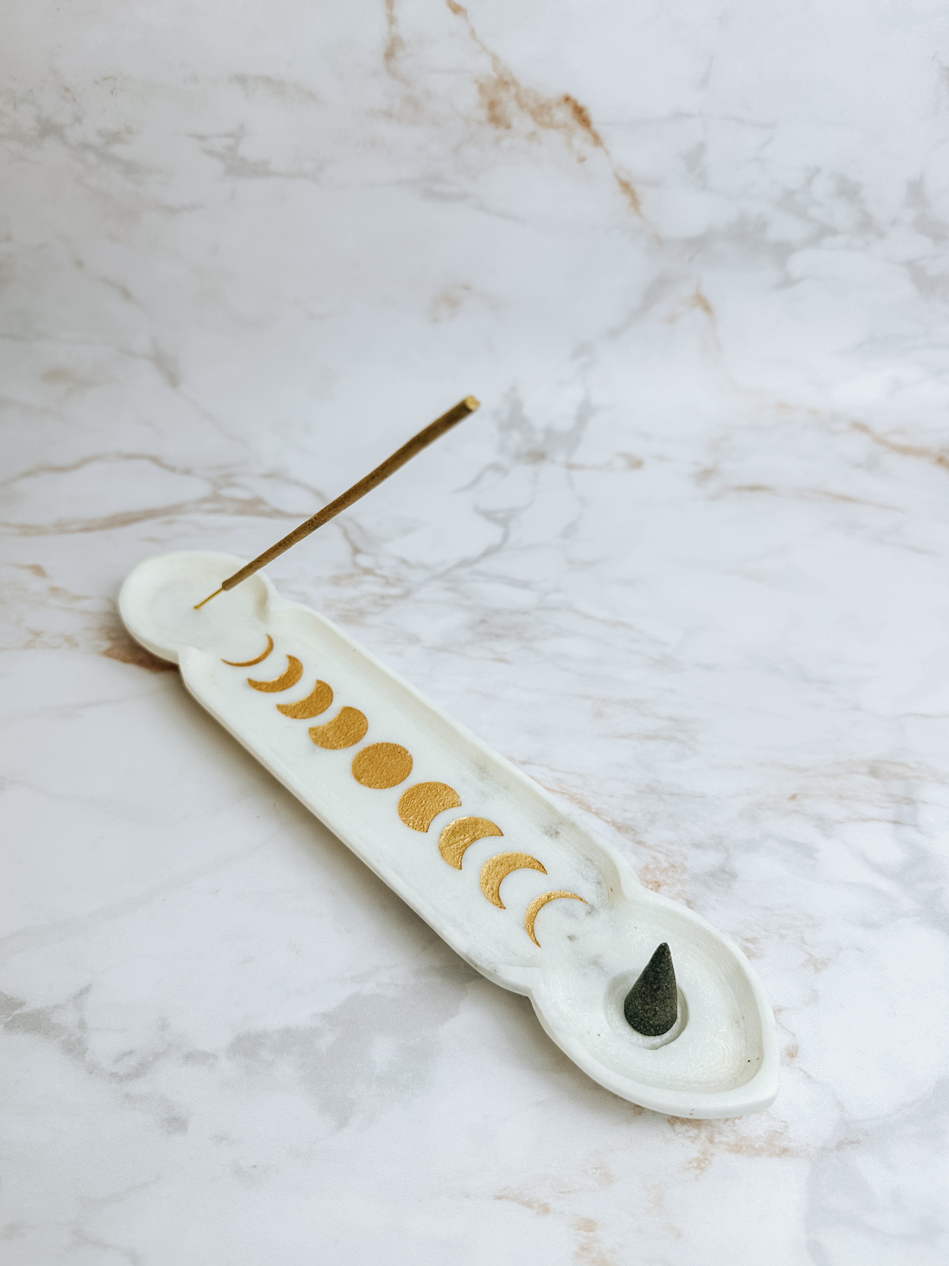 Brûle-Encens Phases de Lune en Marbre Blanc – Porte-Encens & Cônes