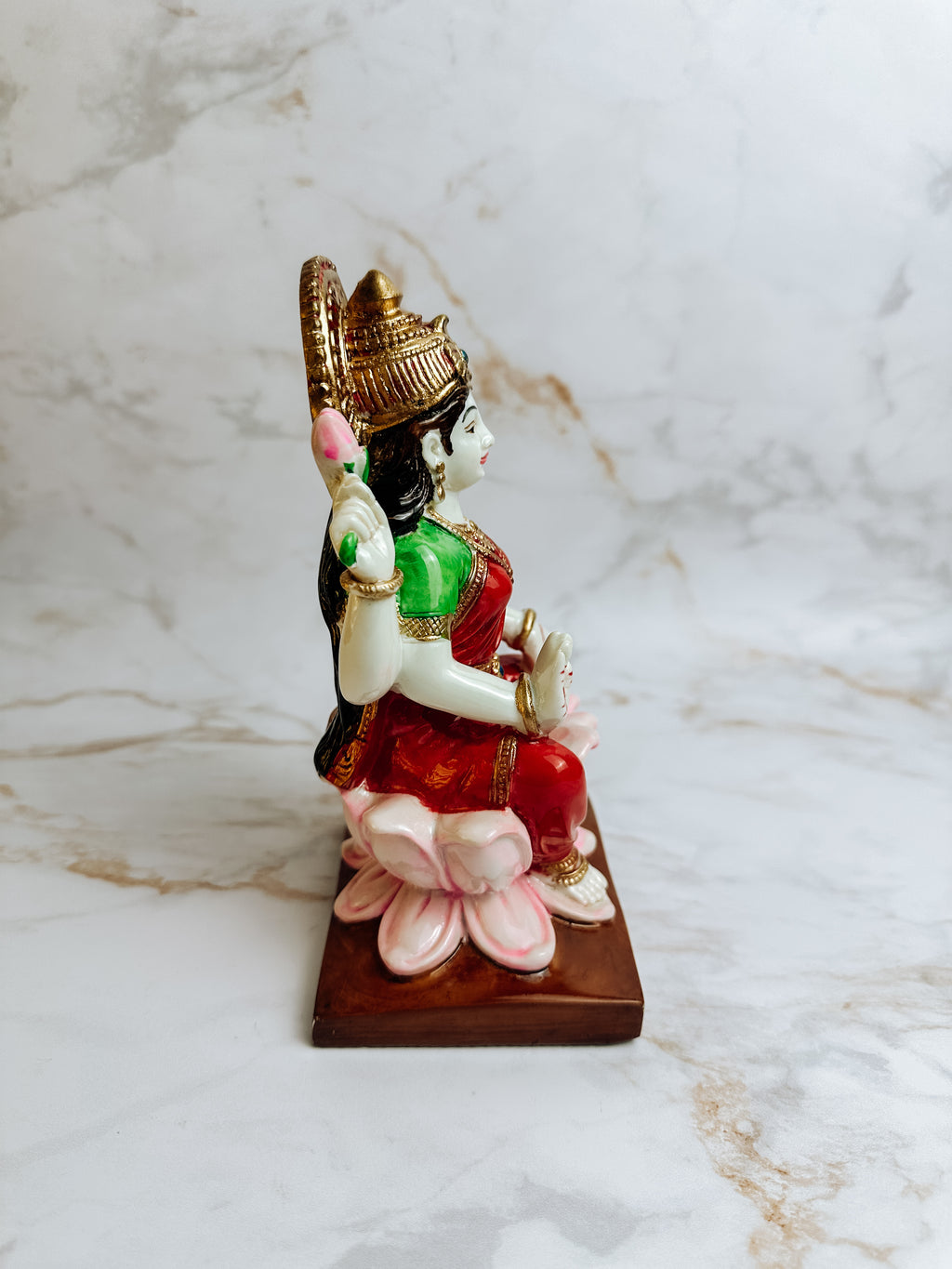 Statue Lakshmi sur Fleur de Lotus – Déesse de l’Abondance & de la Prospérité