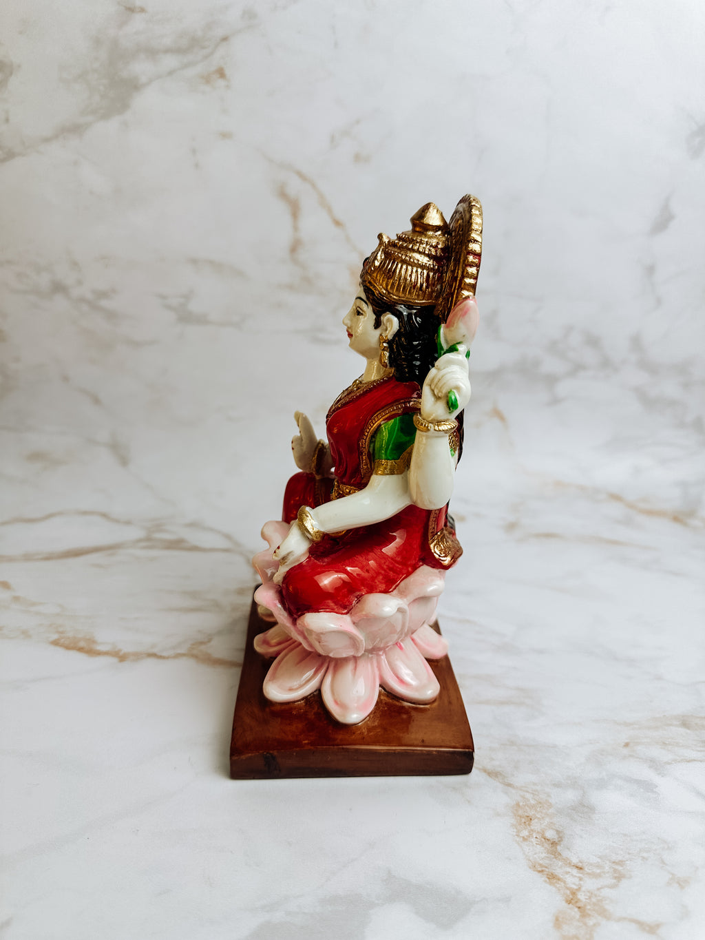 Statue Lakshmi sur Fleur de Lotus – Déesse de l’Abondance & de la Prospérité