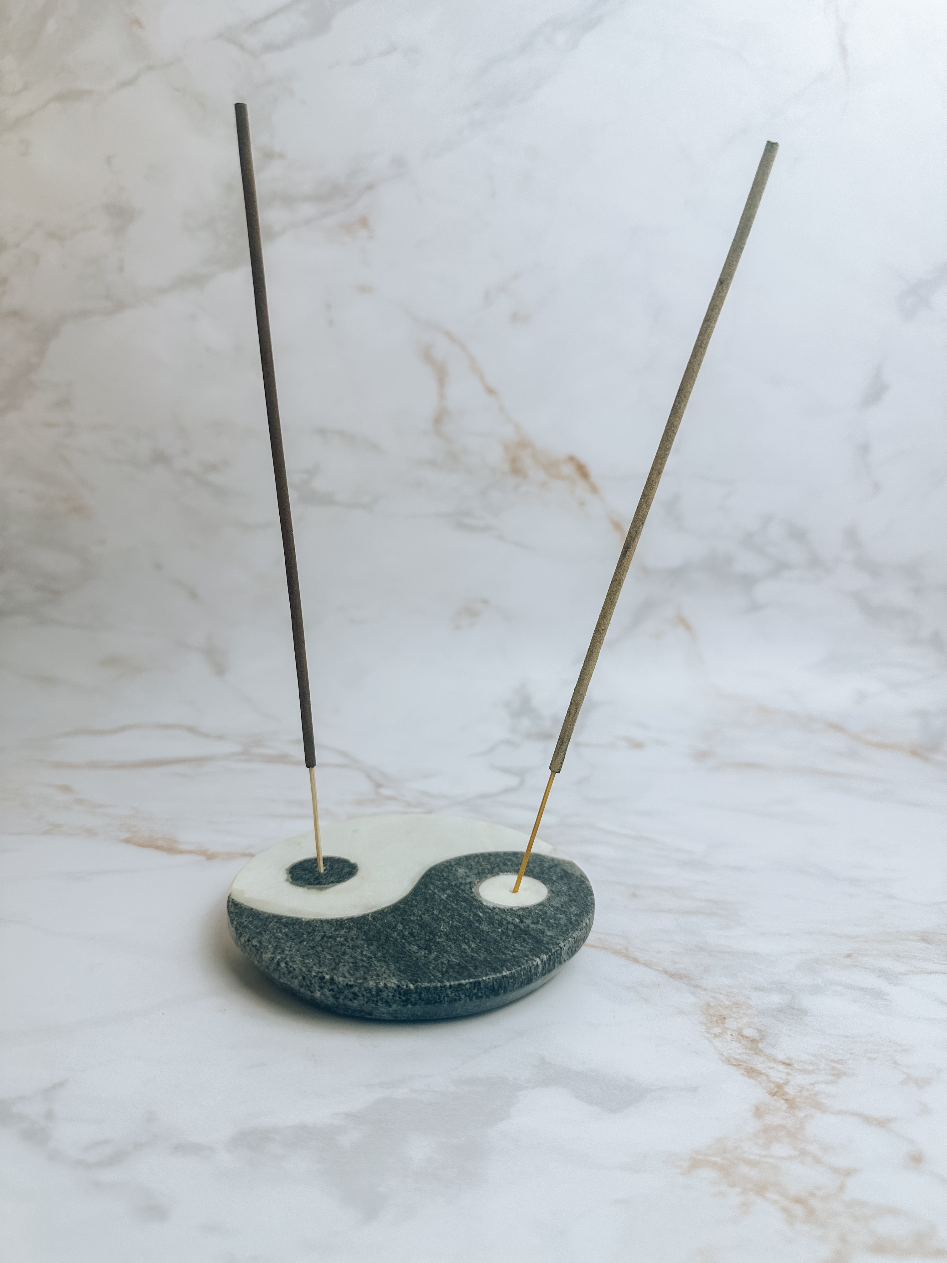 Porte-Encens Yin Yang en Pierre Naturelle – Harmonie & Équilibre