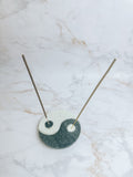 Porte-Encens Yin Yang en Pierre Naturelle – Harmonie & Équilibre