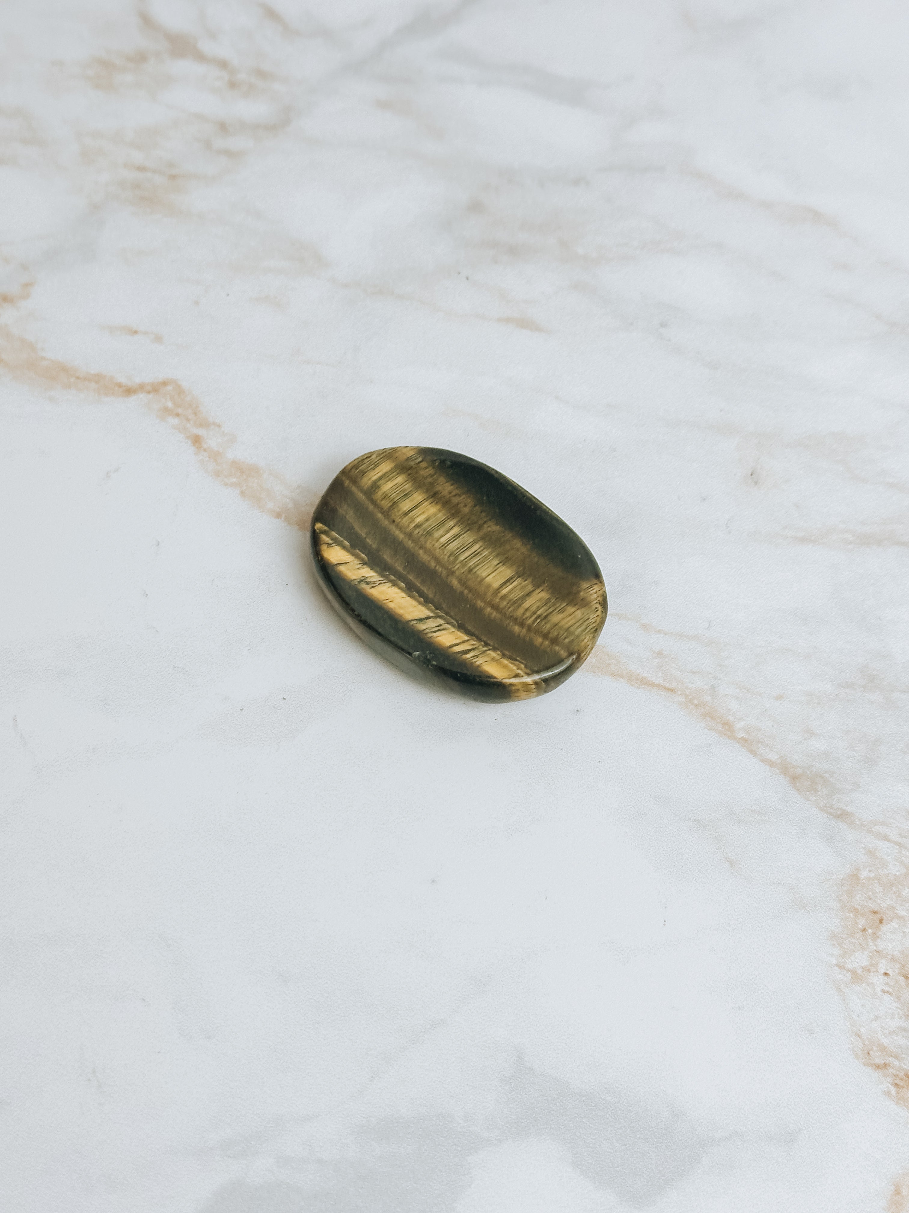 Pierre de Souci en Œil de Tigre – Galet Naturel de Protection & Confiance