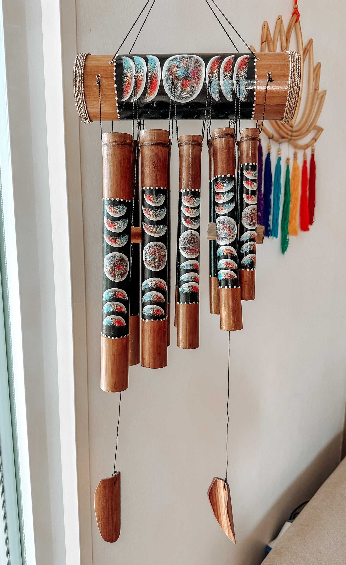 Carillons Éoliens en Bambou avec Phases de Lune Peintes à la Main à Bali