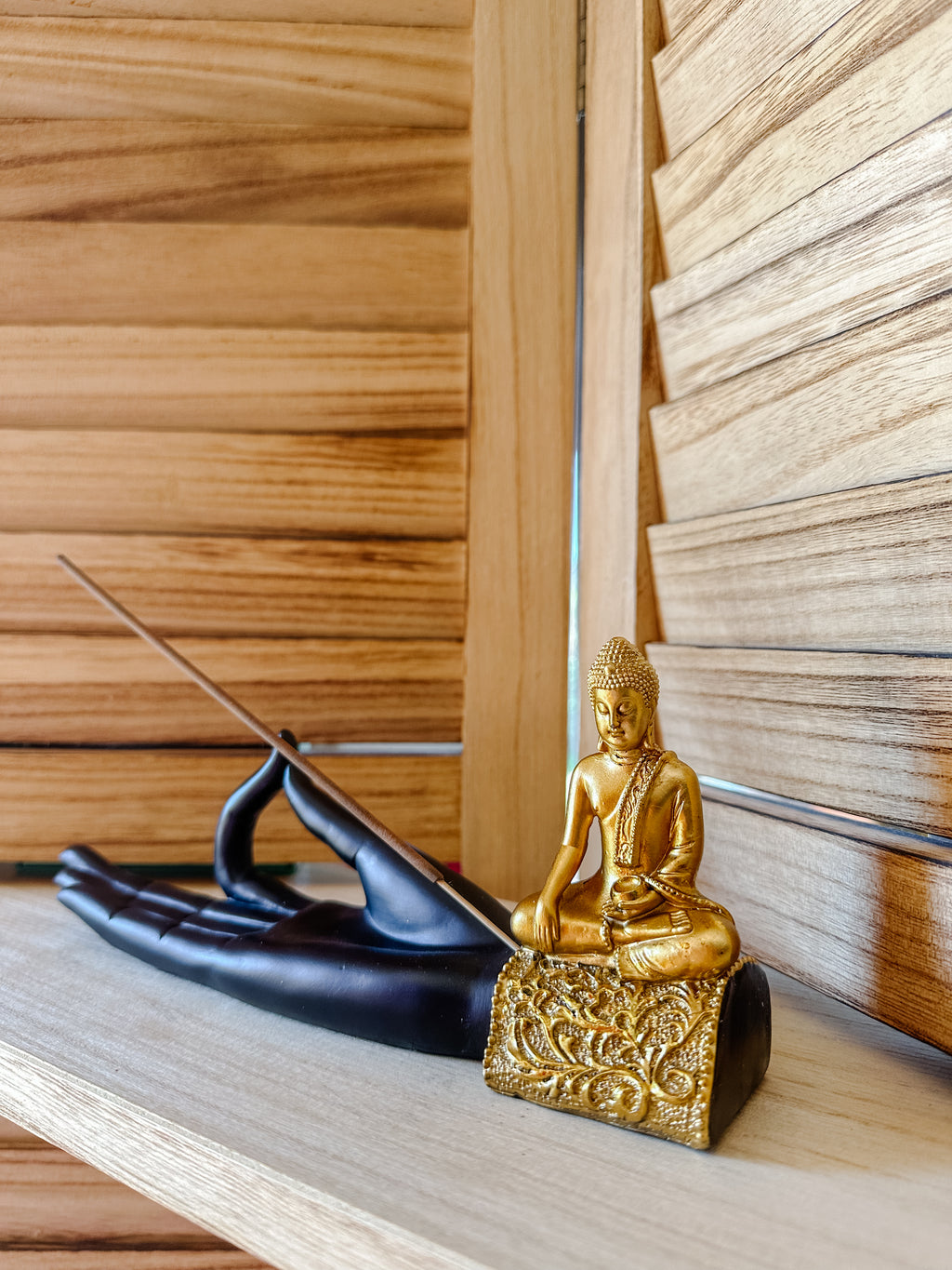 Porte-encens en Polyrésine - Main Mudra avec Bouddha
