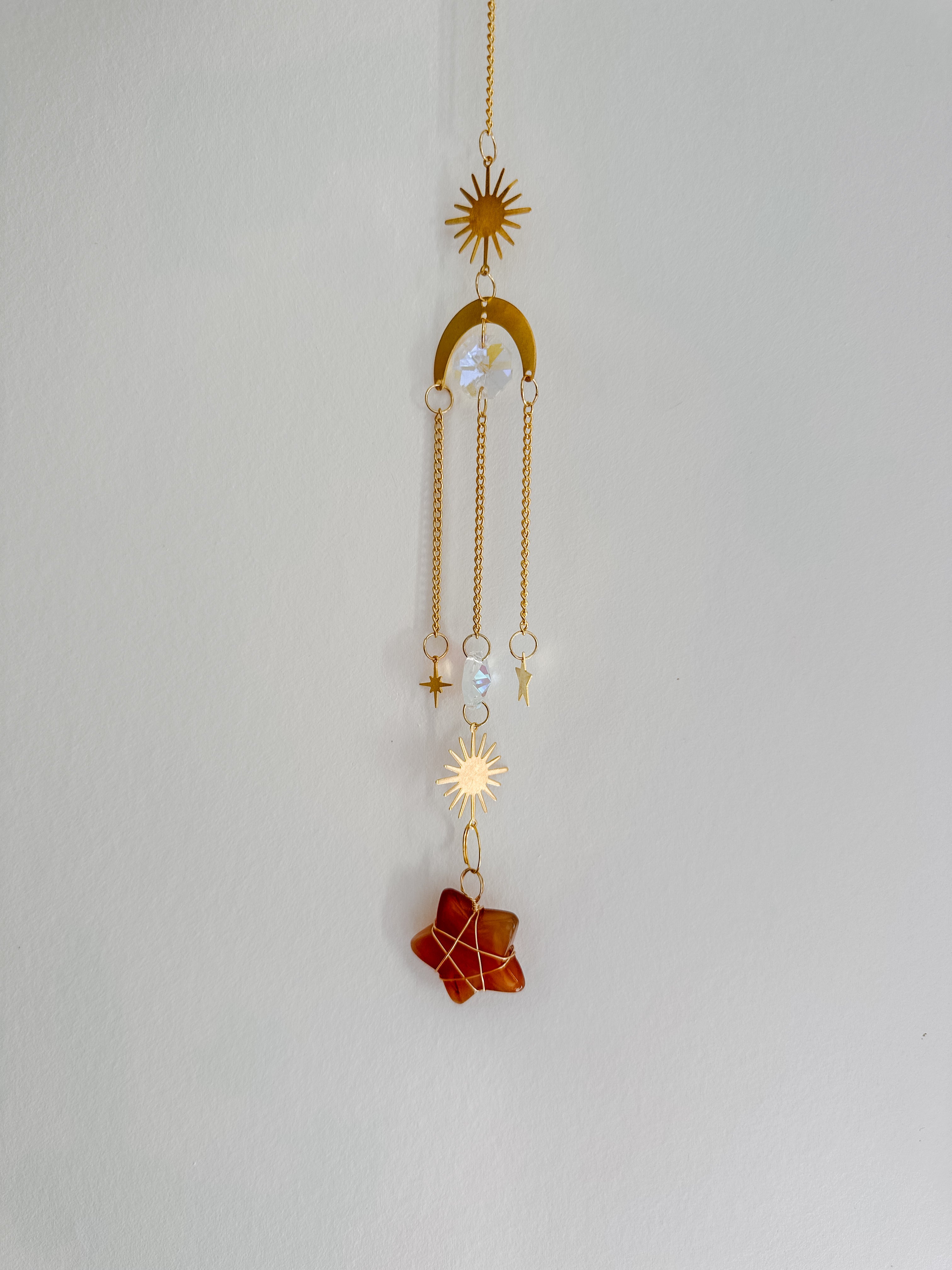 Attrape-Soleil en Pierre en Forme d'Étoile en Agate Rouge : Énergie et Vitalité (modèle 1)