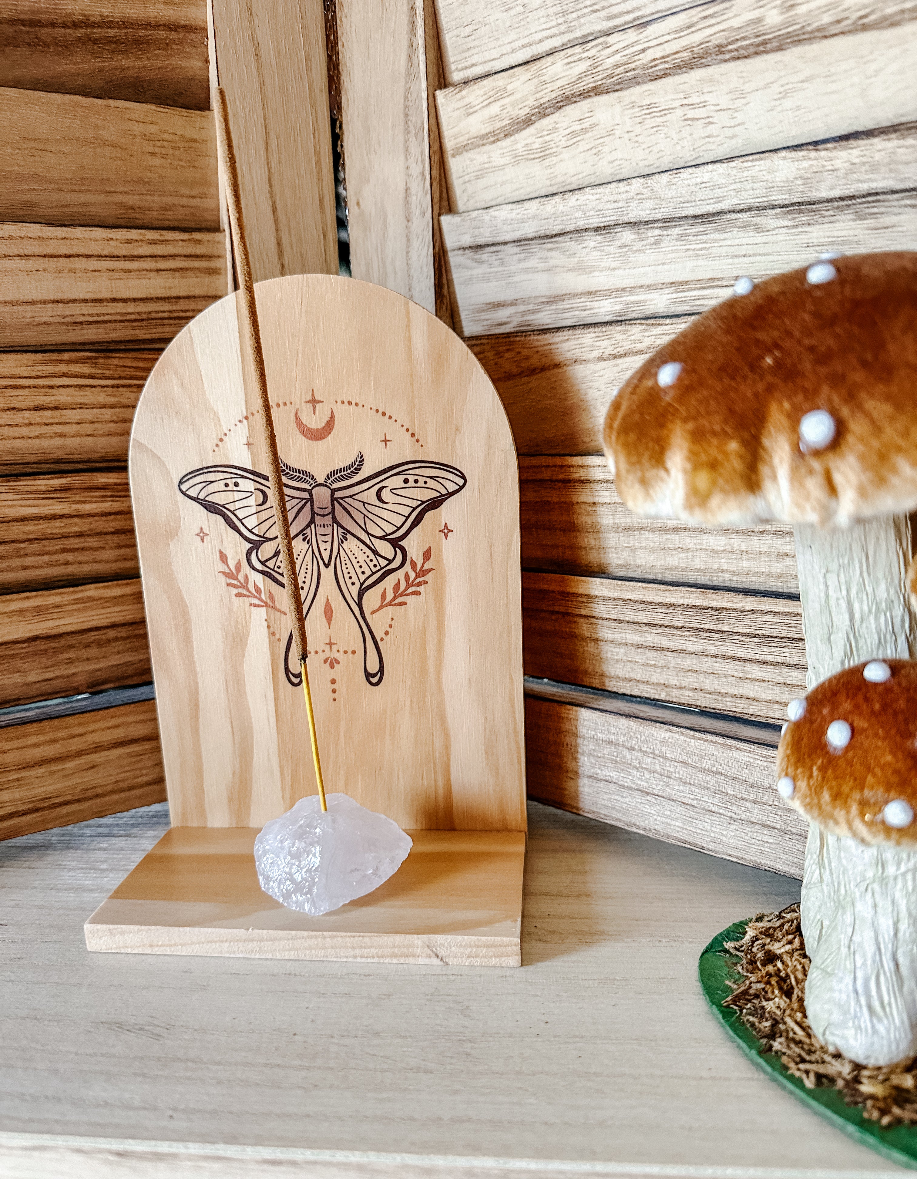 Étagère à Encens en Bois Naturel avec Motif de Papillon de Lune