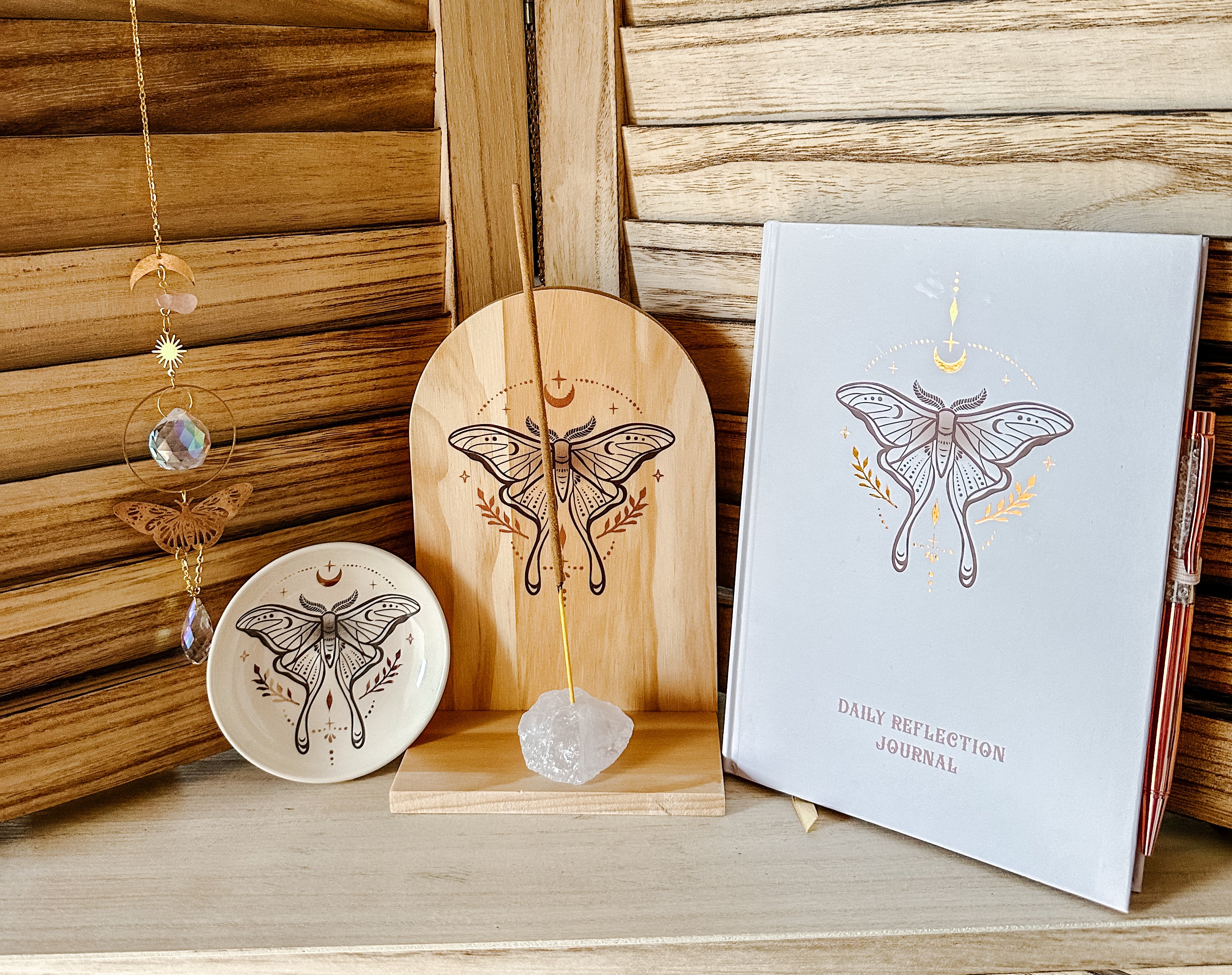 Journal de réflexion quotidien avec papillon luna et stylo en quartz transparent