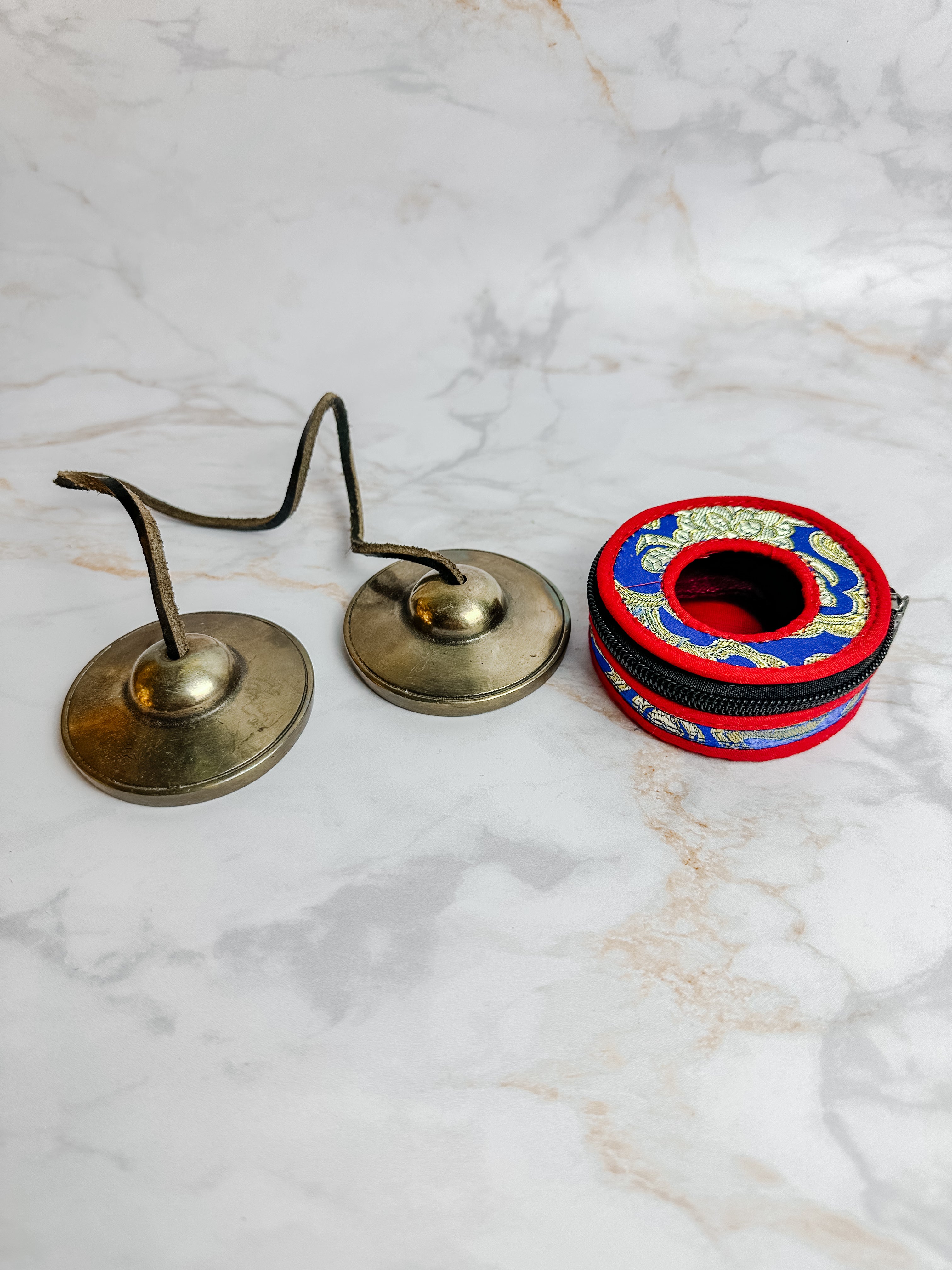 Cymbales Tingsha en laiton du Népal avec housse – Purification énergétique & Feng Shui