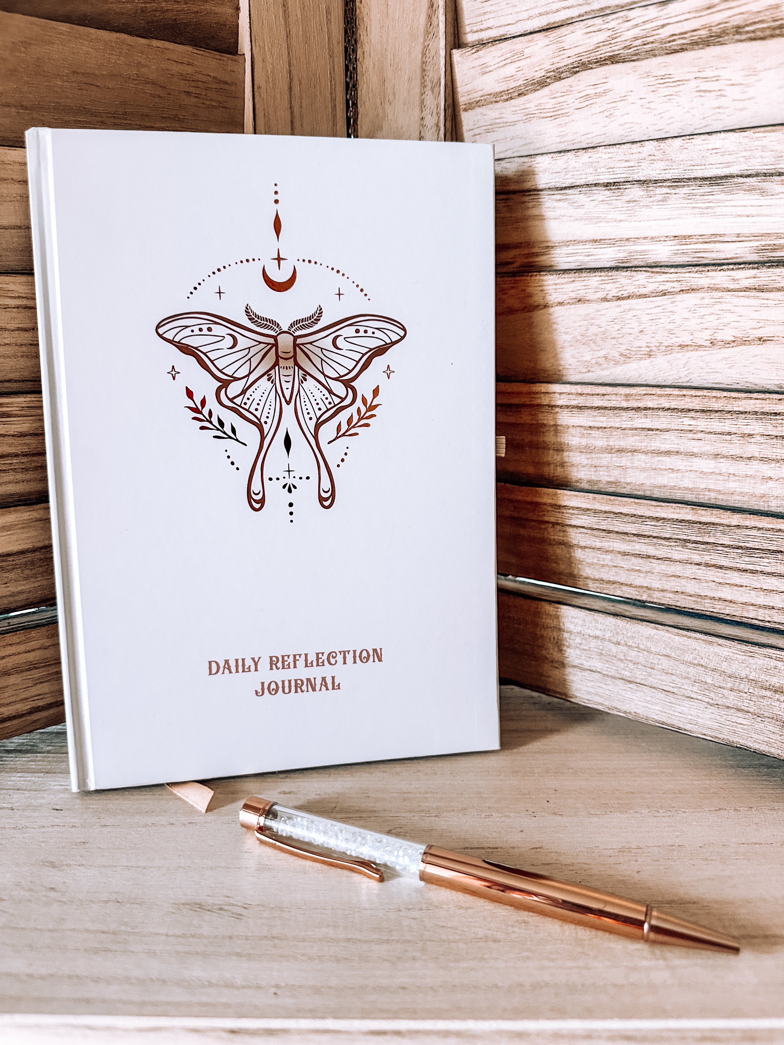 Journal de réflexion quotidien avec papillon luna et stylo en quartz transparent